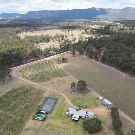 Ironbark Hill Estate Hotel Pokolbin Exterior photo