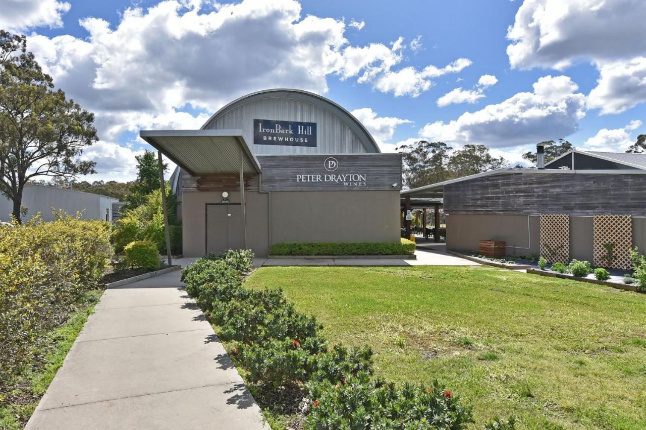 Ironbark Hill Estate Hotel Pokolbin Exterior photo