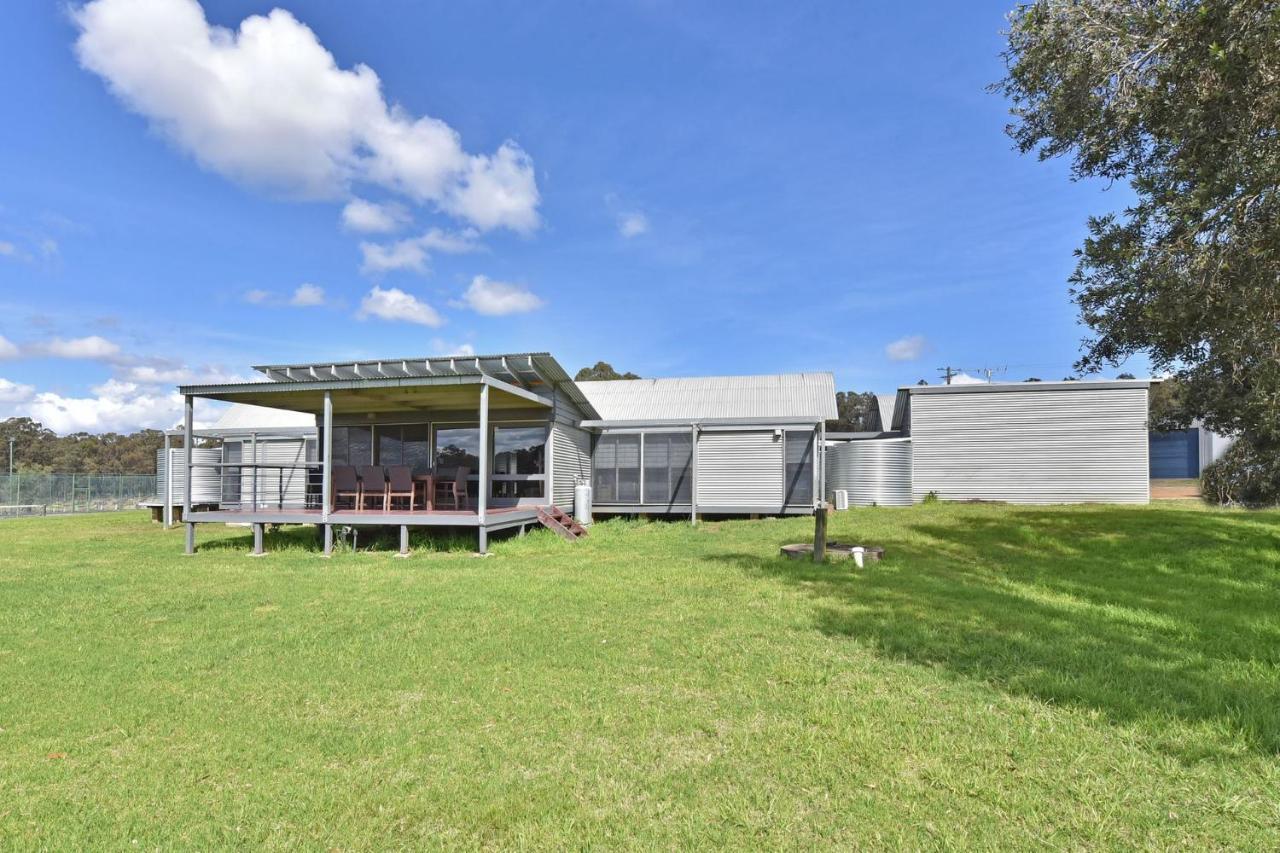 Ironbark Hill Estate Hotel Pokolbin Exterior photo