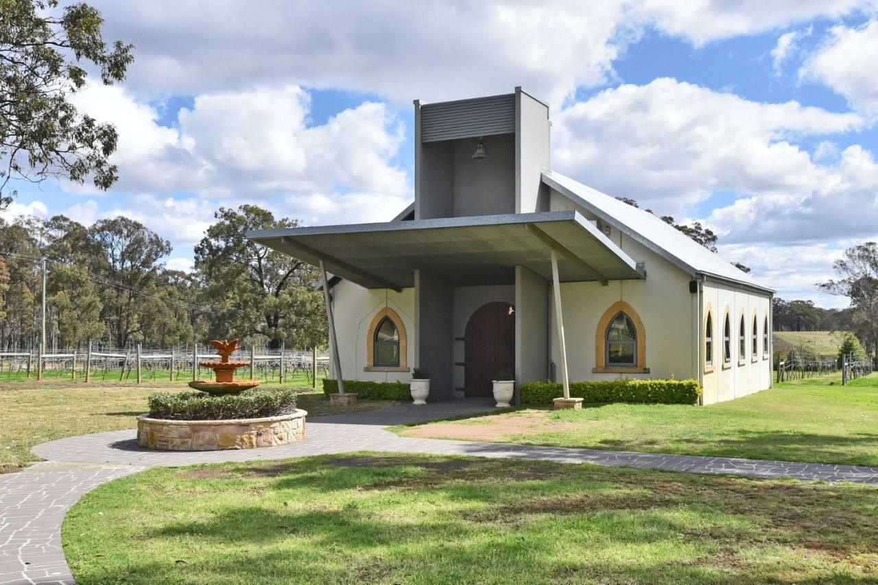 Ironbark Hill Estate Hotel Pokolbin Exterior photo