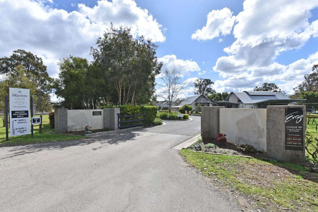 Ironbark Hill Estate Hotel Pokolbin Exterior photo