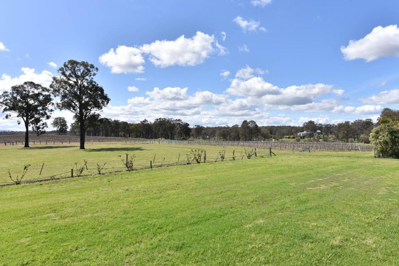 Ironbark Hill Estate Hotel Pokolbin Exterior photo