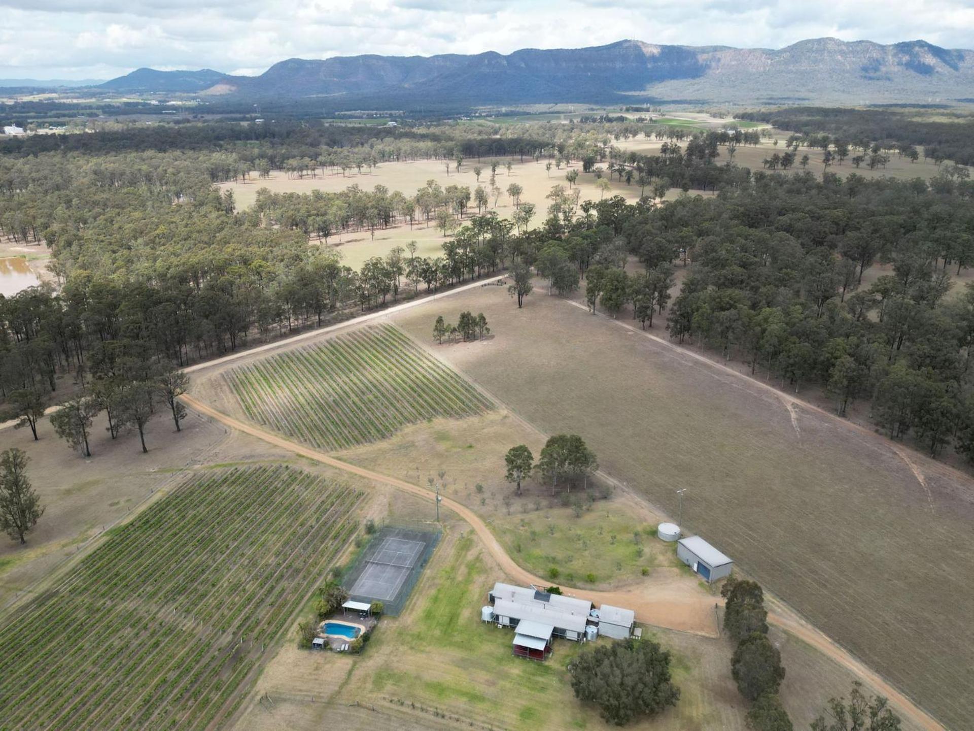 Ironbark Hill Estate Hotel Pokolbin Exterior photo