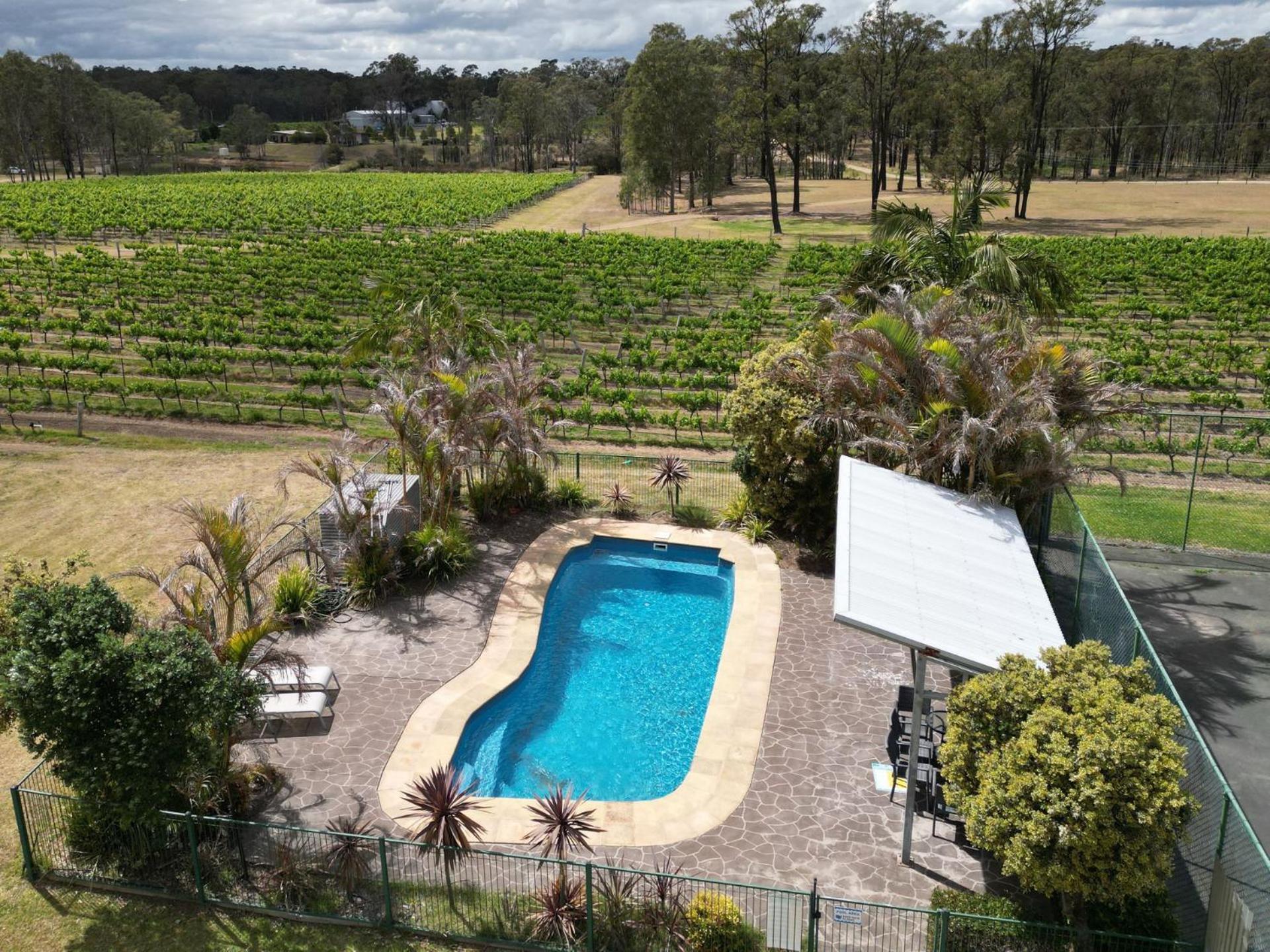 Ironbark Hill Estate Hotel Pokolbin Exterior photo