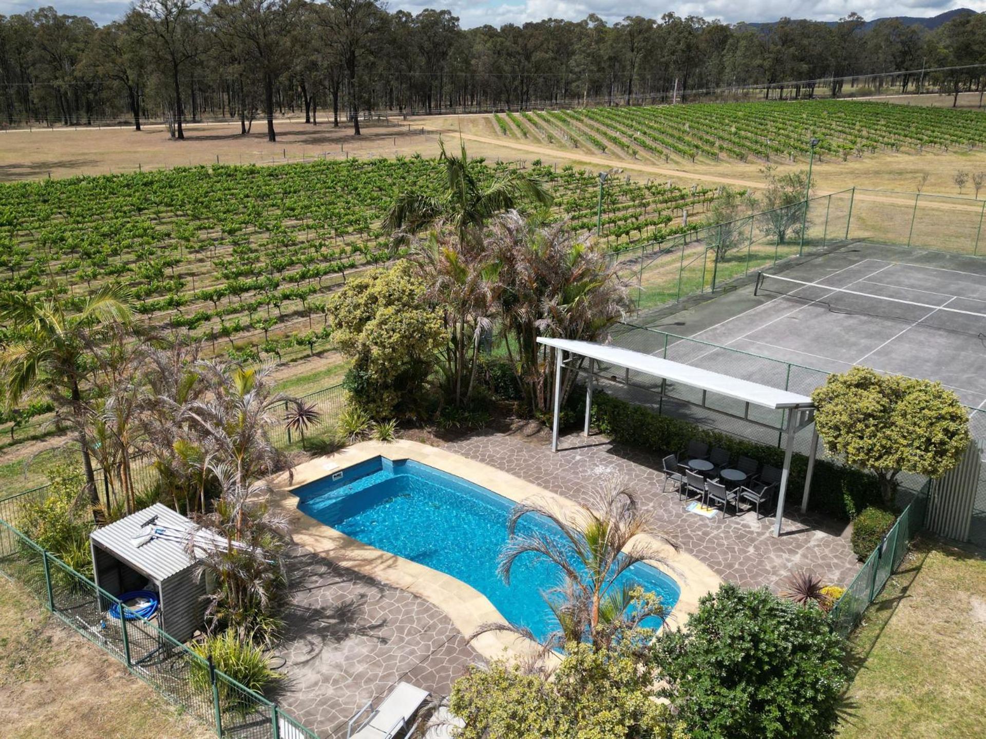 Ironbark Hill Estate Hotel Pokolbin Exterior photo